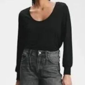 GAP Soft Spun Scoopneck T-shirt